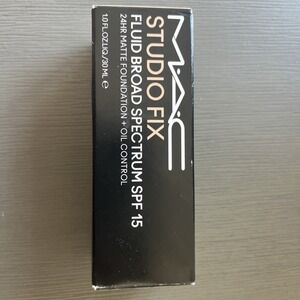 MAC Studio Fix FLUID BROAD SPECTRUM 24HR MATTE FOUNDATION +‎ OIL CONTROL NW5